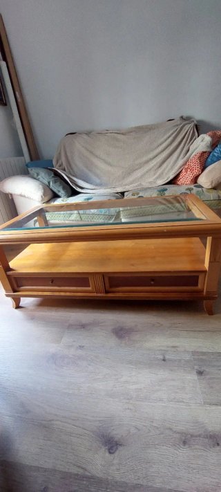Mesa de centro de madera y cristal