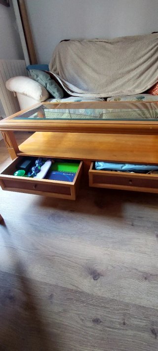 Mesa de centro de madera y cristal