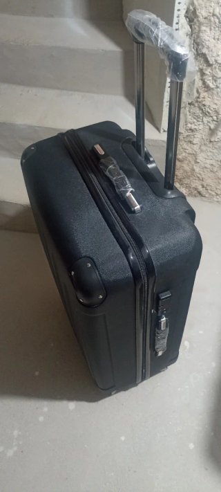 Maleta de viaje negra