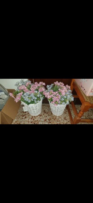 Cestas blancas con flores