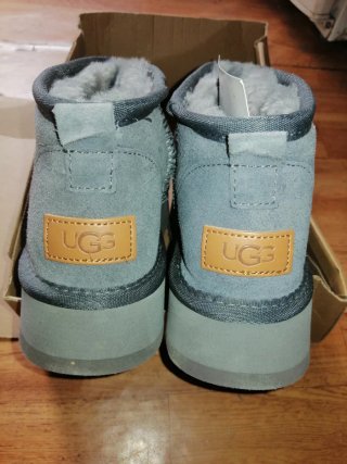Botas UGG grises nuevas