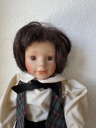 Muñeca de porcelana antigua
