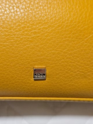 Bolso amarillo de piel