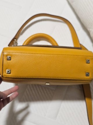 Bolso amarillo de piel