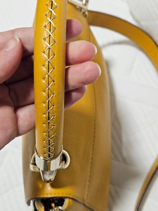 Bolso amarillo de piel