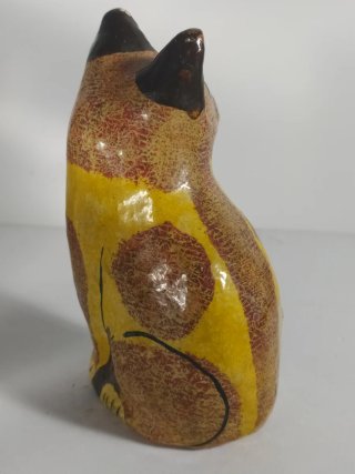 Figura de gato de madera policromada