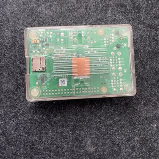 Raspberry Pi 3 Model B + Caja + Disipadores