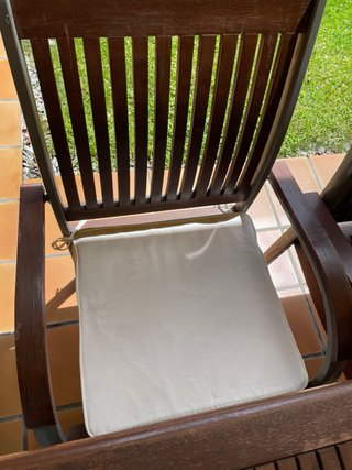 Mesa de teca con 4 sillas