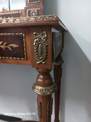 Consola antigua estilo francés con espejo