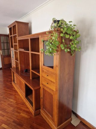 Mueble de madera de cerezo