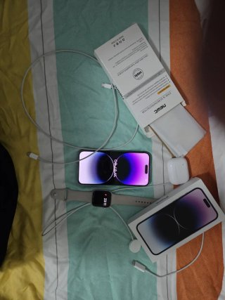 iPhone 14 Pro Max Morado y Apple watch