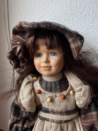 Muñeca de porcelana antigua