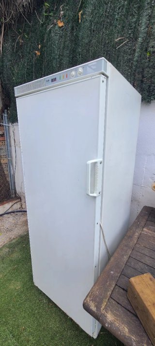 Congelatore verticale bianco