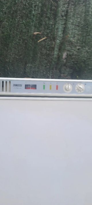 Congelatore verticale bianco