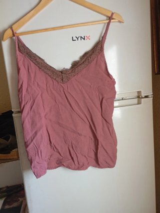 Blusa sin mangas con encaje
