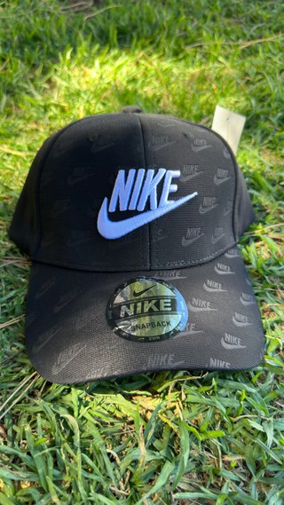 Gorra Nike Snapback Negra y Blanca