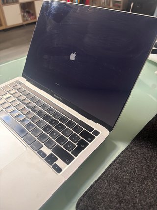 MacBook Pro 13” 2020 Plata