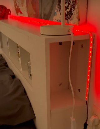 Cabecero cama madera con estantes y luz led