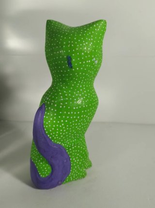 Figura de gato  de madera pintado a mano