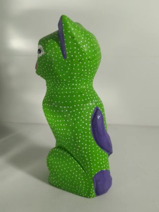 Figura de gato  de madera pintado a mano