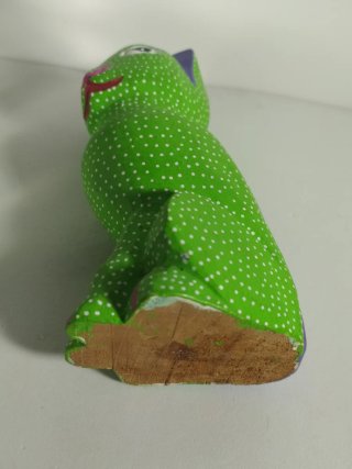 Figura de gato  de madera pintado a mano