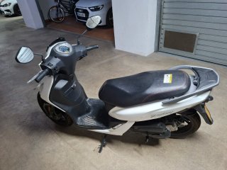 Moto Scooter Sim Blanca