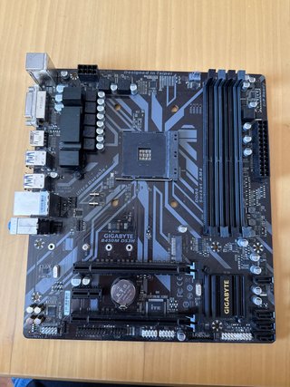 Gigabyte B450M DS3H Placa Base