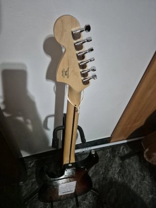 Guitarra Squier Stratocaster Sunburst