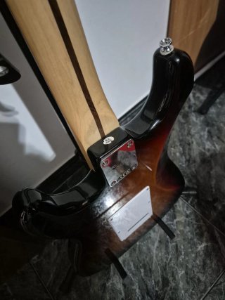 Guitarra Squier Stratocaster Sunburst