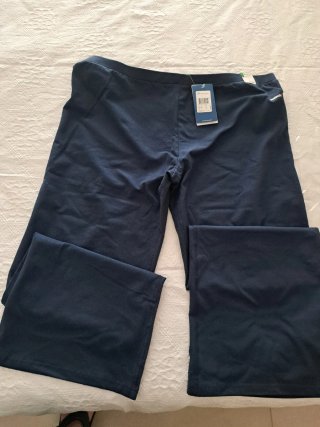 Pantalón chándal Reebok Talla 2XL. Nuevo.