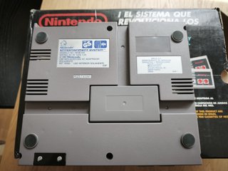 Consola Nintendo NES en caja