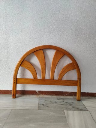 Pie de cama de madera