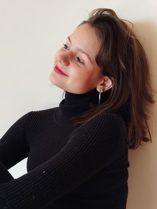 NIÑERA CON EXPERIENCIA, ESTUDIANTE DE PSICOLOGÍA