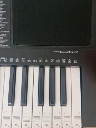 Tastier a Yamaha PSR-E363