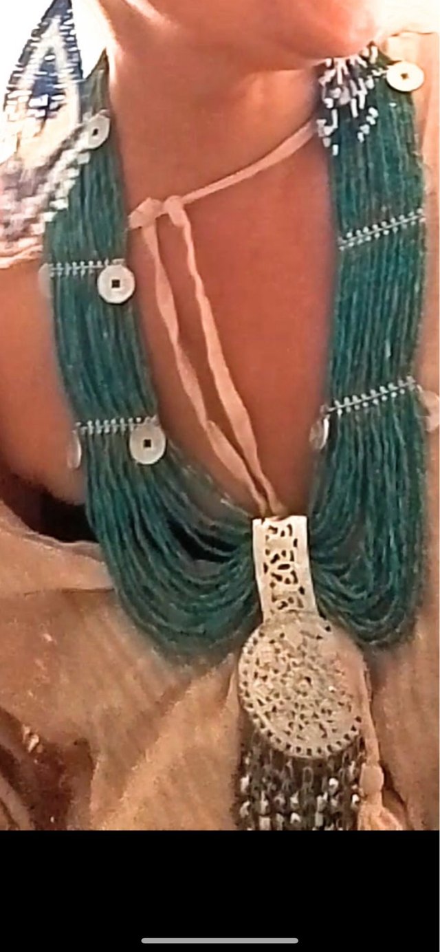 Collare turchese con monete d'argento