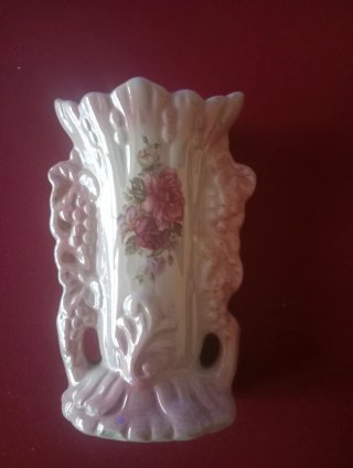 Jarrón y portavelas decorativos