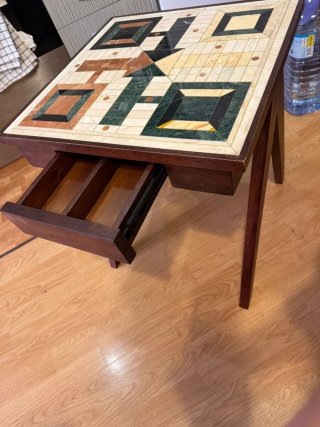 Mesa auxiliar de mármol y madera