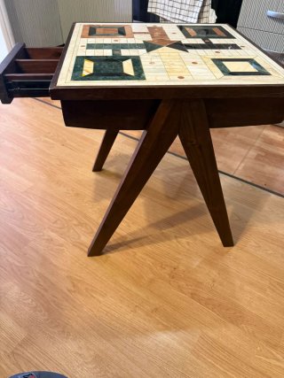 Mesa auxiliar de mármol y madera