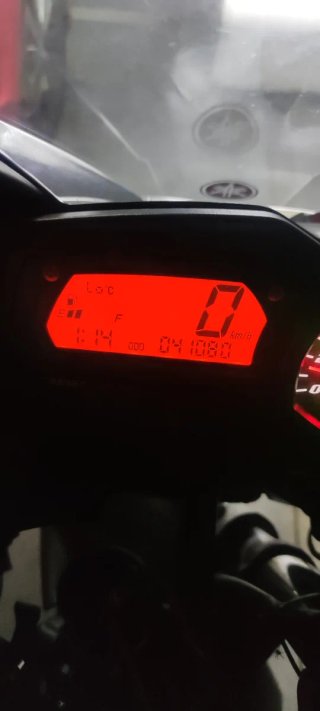 Yamaha Fazer FZ6S Negra con Baúl