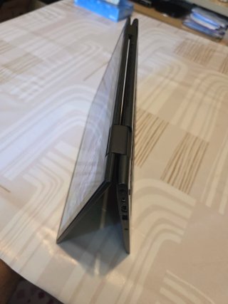 Dell Latitude 3390 2-en-1 Táctil i5-8250U 8/240GB