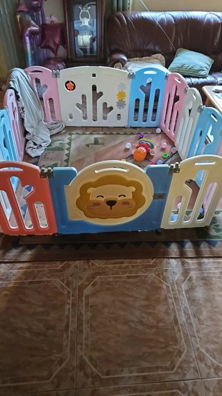 Parque infantil con figuras de animales