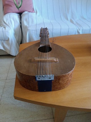 Bandurria antigua de madera