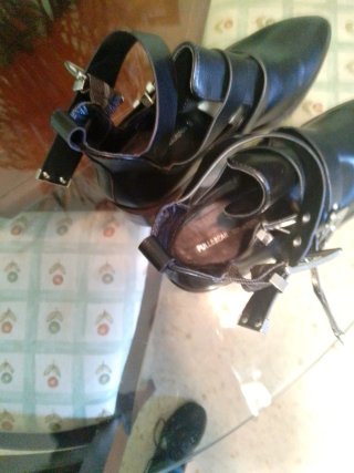 Botines Pull&Bear negros con hebillas
