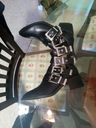 Botines Pull&Bear negros con hebillas
