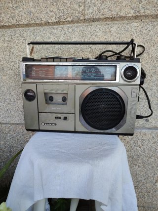 Radio Cassette Años 80 Negra
