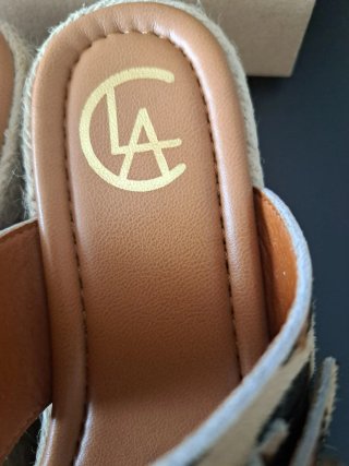 Sandalias piel plataforma, marca Claudia