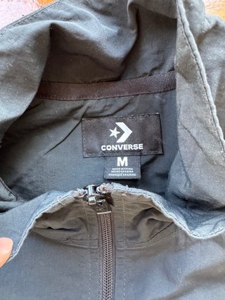 Chaqueta Converse Negra y Roja