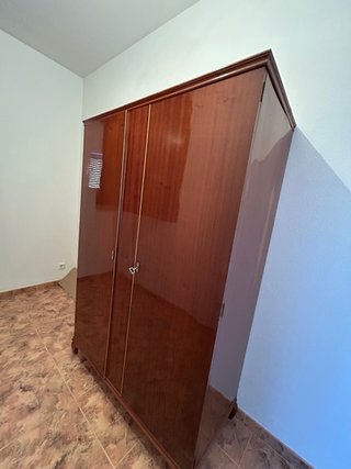 Armario antiguo de madera