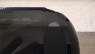 PS Vita PCH-1104 Negra 16GB Caja Starter Kit