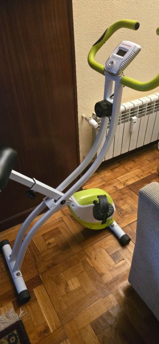 Bicicleta Estática Verde y Blanca
